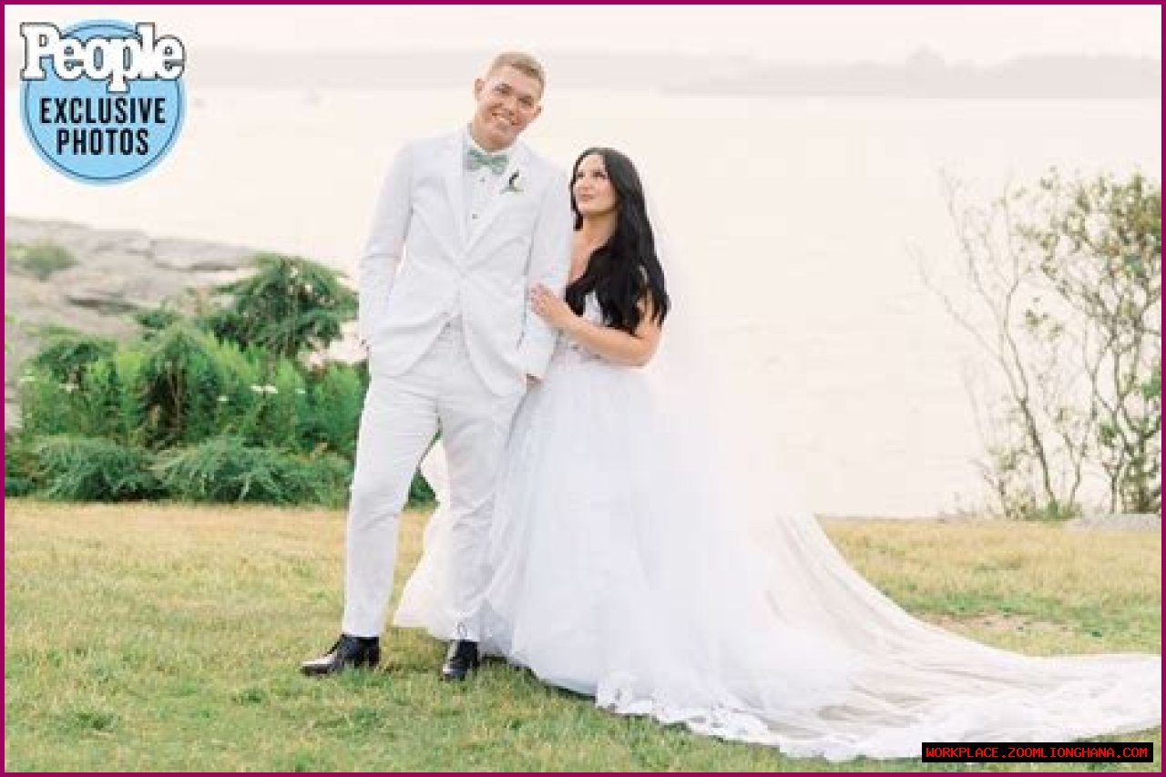 Is Elizabeth Rowe Trans? Married To Husband Cody Daniel